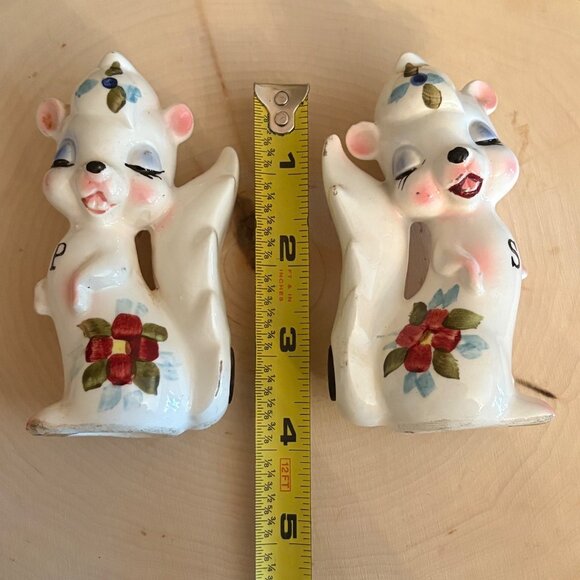 Vintage Japan Magnetic Anthropomorphic Salt & Pepper Shakers Hand-Painted - Picture 15 of 16